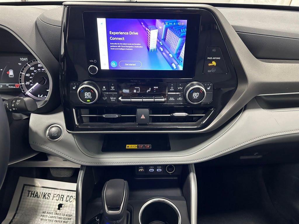 Used 2025 Toyota Highlander XLE image 25
