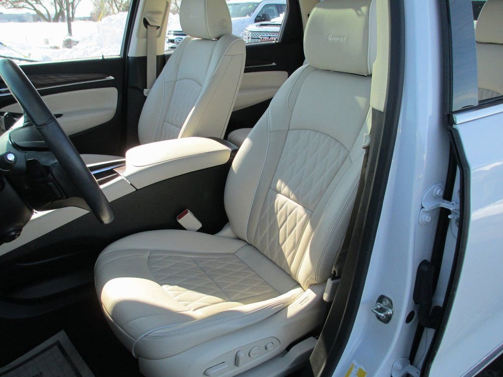 Used 2023 Buick Enclave Avenir image 18