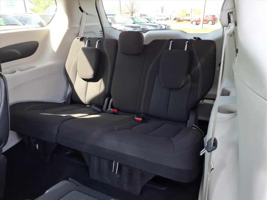 Used 2023 Chrysler Voyager LX image 27