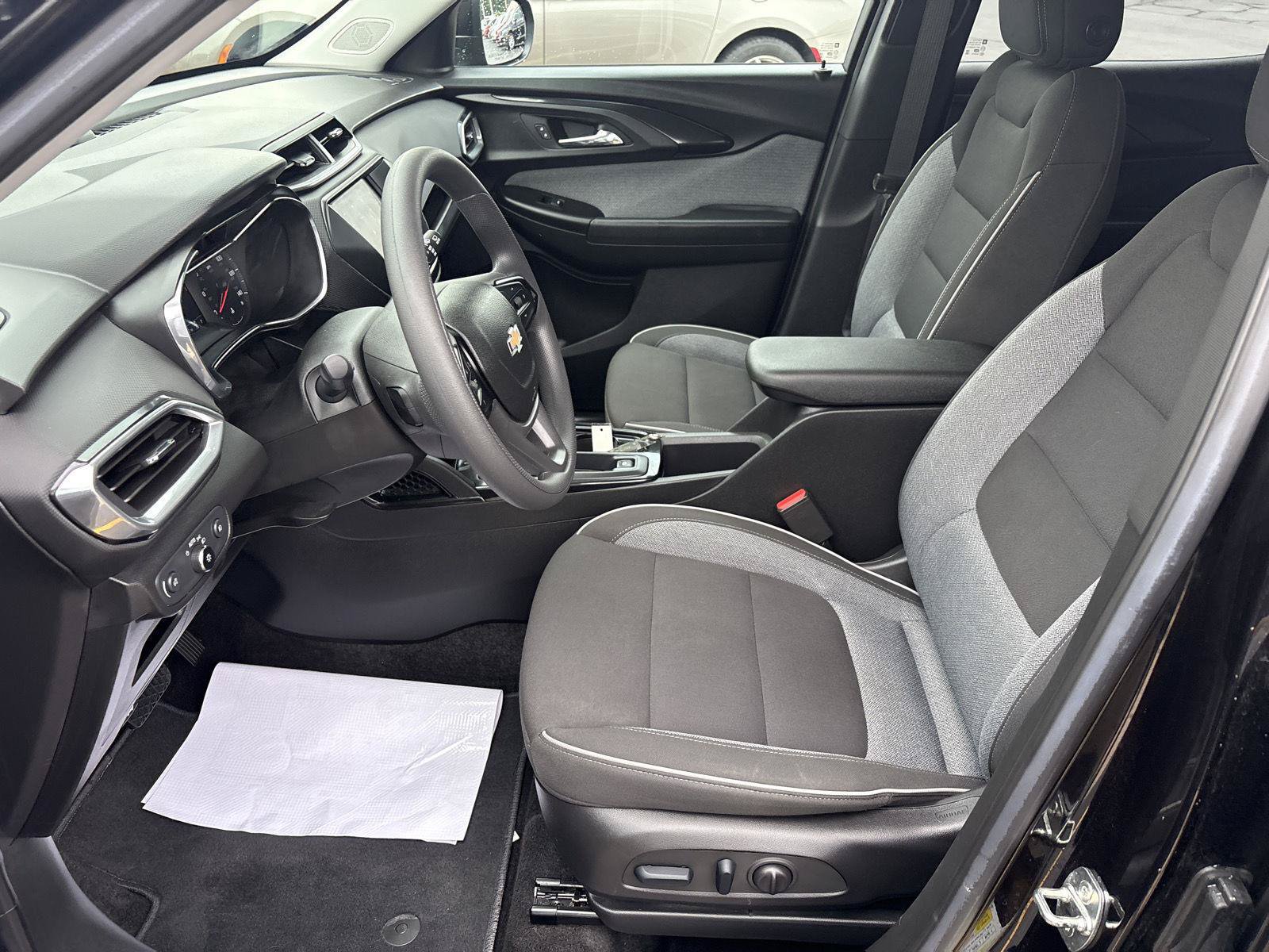 Used 2023 Chevrolet TrailBlazer LT AWD/4WD image 9