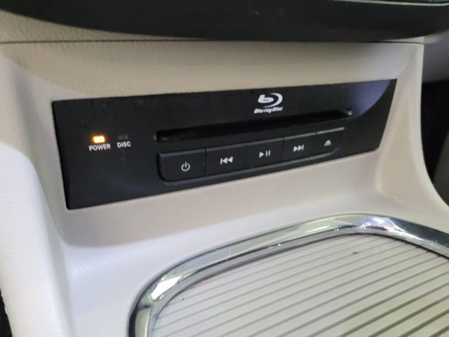 Used 2015 Chrysler Town & Country Touring w/ Driver Convenience Group image 35