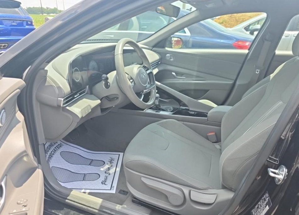 Used 2023 Hyundai Elantra SEL FWD image 12