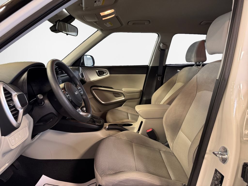 Certified 2024 Kia Soul LX FWD image 12