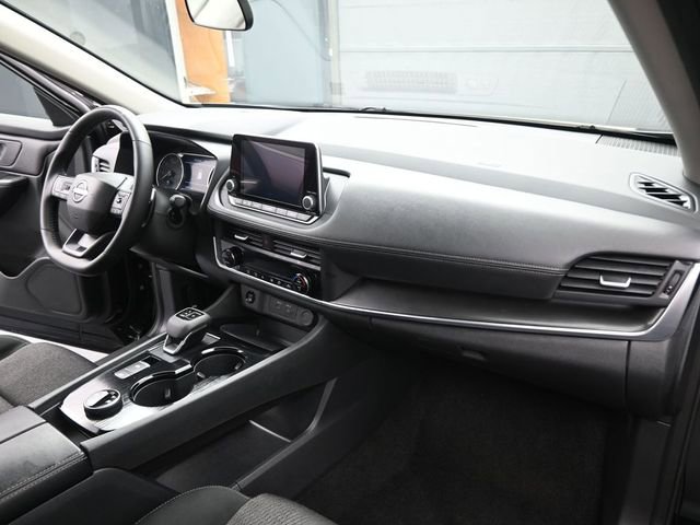 Used 2025 Nissan Rogue SV AWD/4WD image 27