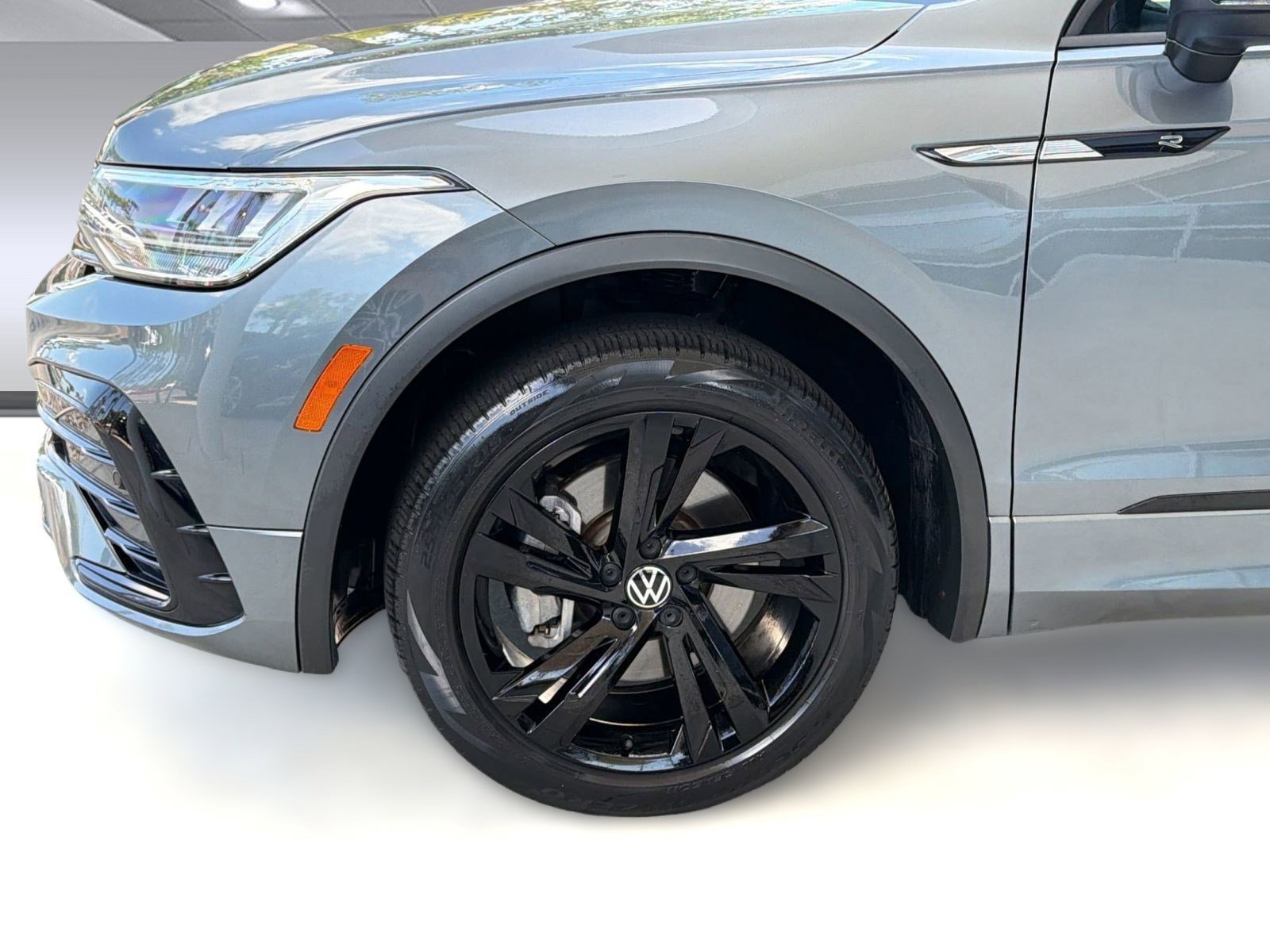 Used 2023 Volkswagen Tiguan SE R-Line image 12