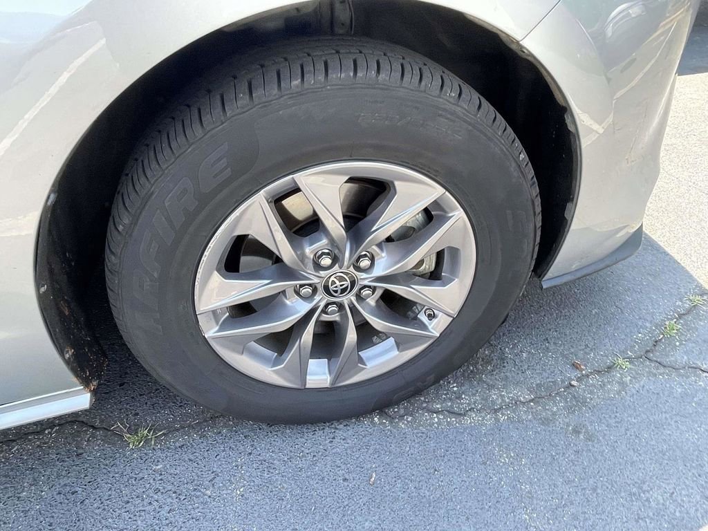 Used 2021 Toyota Sienna LE FWD image 24
