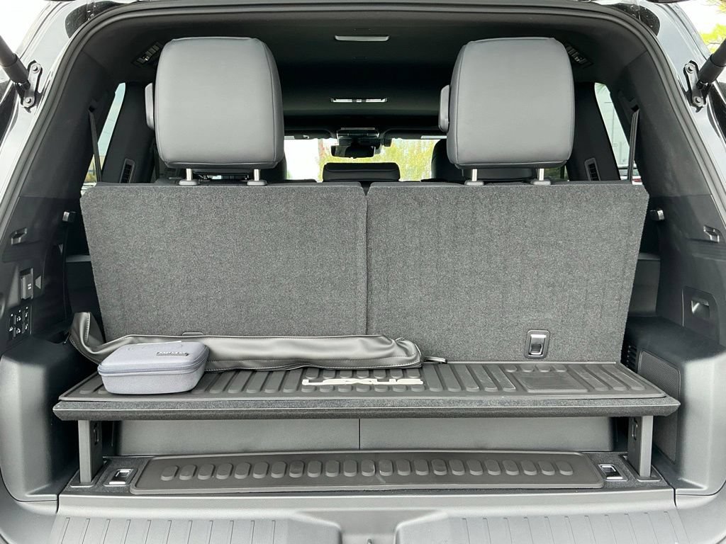 New 2026 Lexus LX 700h Luxury AWD/4WD image 17