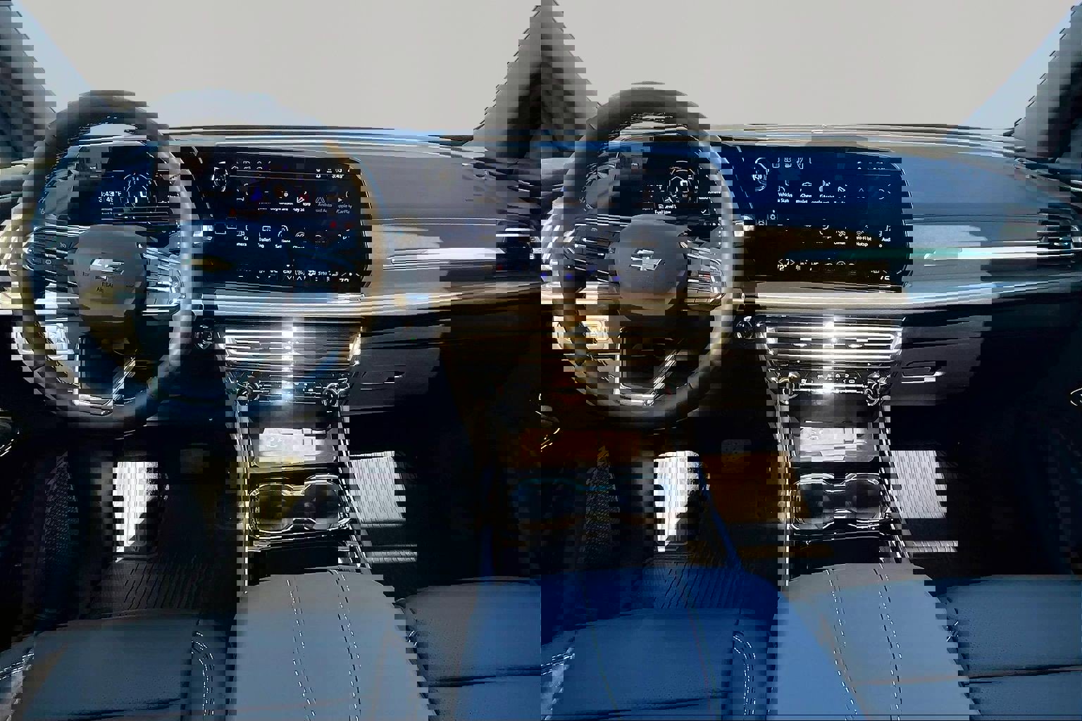 New 2026 Chevrolet Traverse LT w/ Sun and Wheel Package AWD/4WD image 5