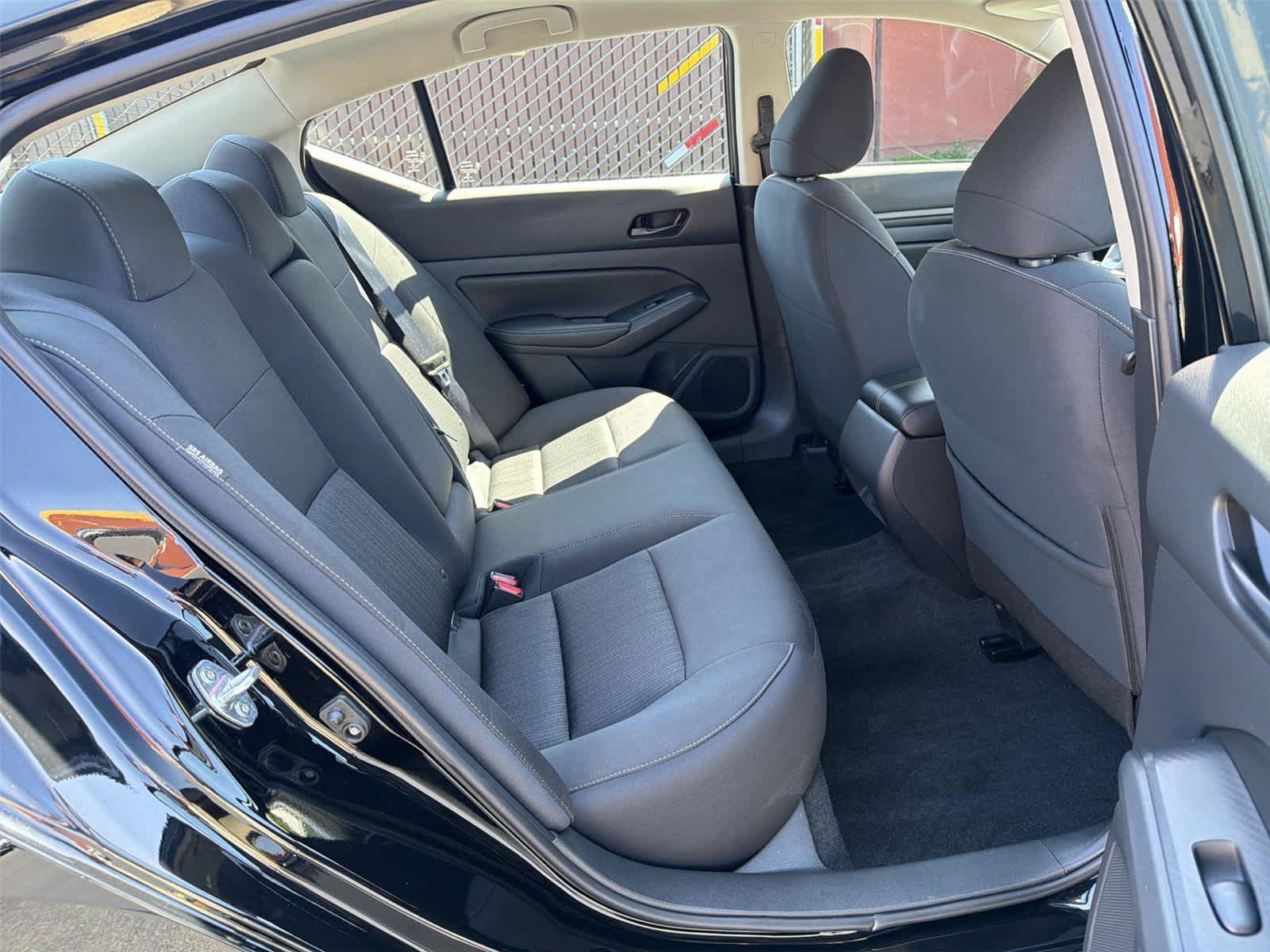 Used 2025 Nissan Altima 2.5 SV FWD image 14