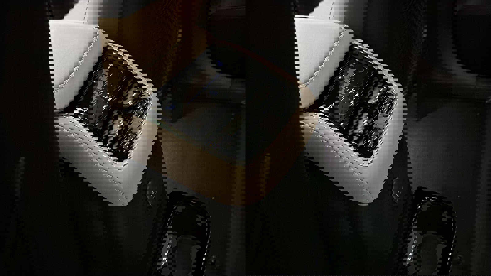 New 2026 Volvo XC90 T8 Plus w/ Protection Package Premier image 29