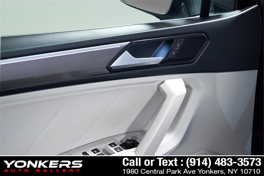 Used 2022 Volkswagen Tiguan SE R-Line AWD/4WD image 48