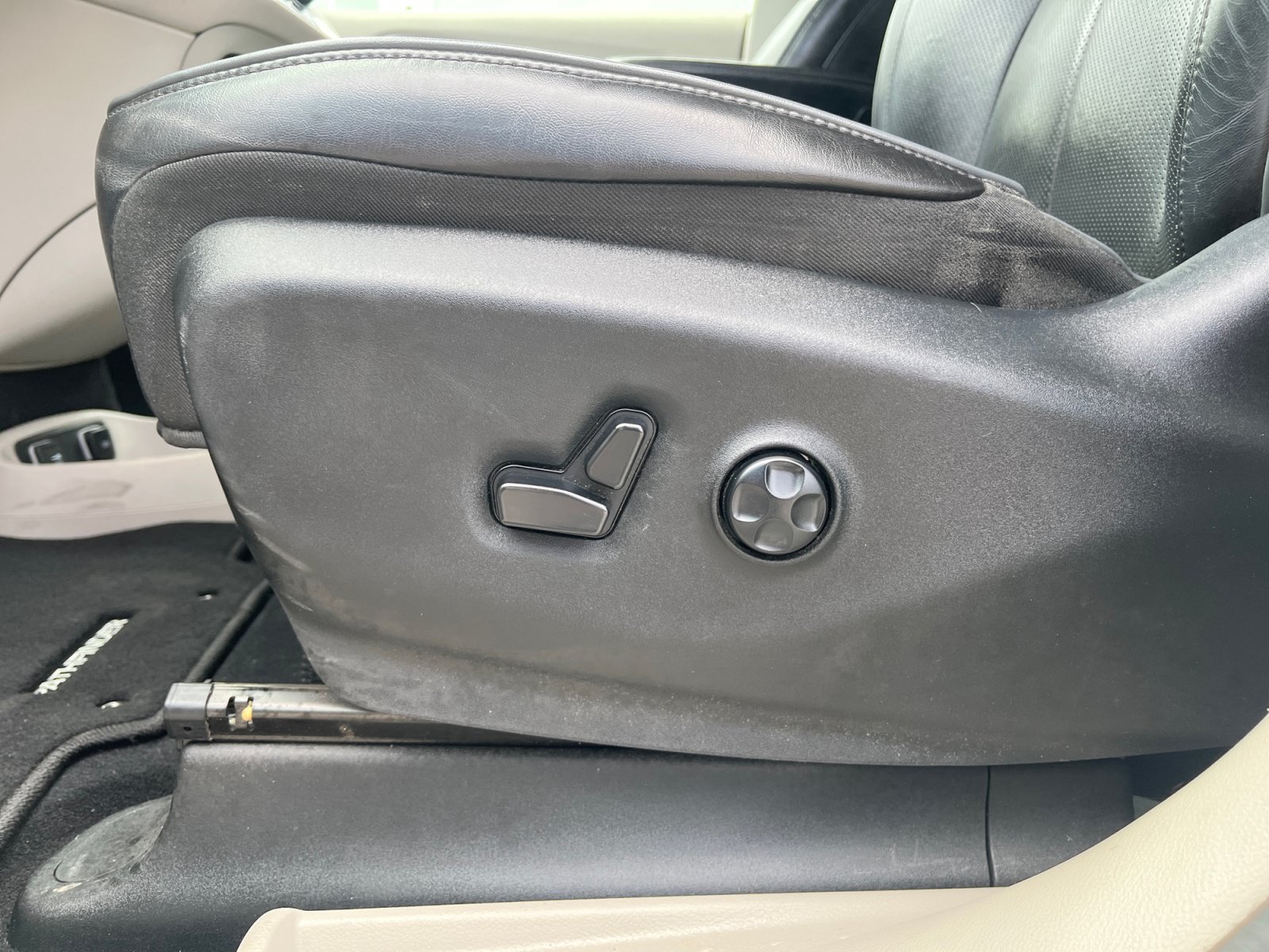 Certified 2018 Chrysler Pacifica Limited FWD image 17