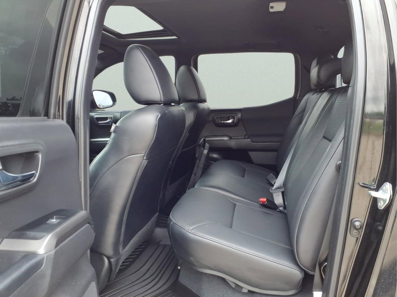 Used 2023 Toyota Tacoma TRD Sport w/ TRD Premium Sport Package AWD/4WD image 11