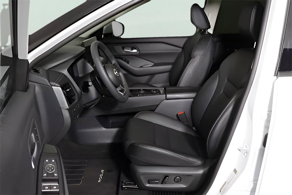 Used 2024 Nissan Rogue SL w/ SL Premium Package image 11