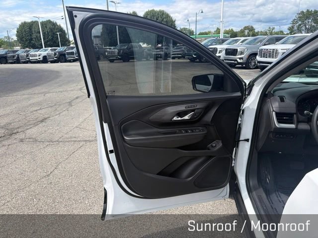 Used 2023 GMC Terrain SLT w/ Tech Package FWD image 29