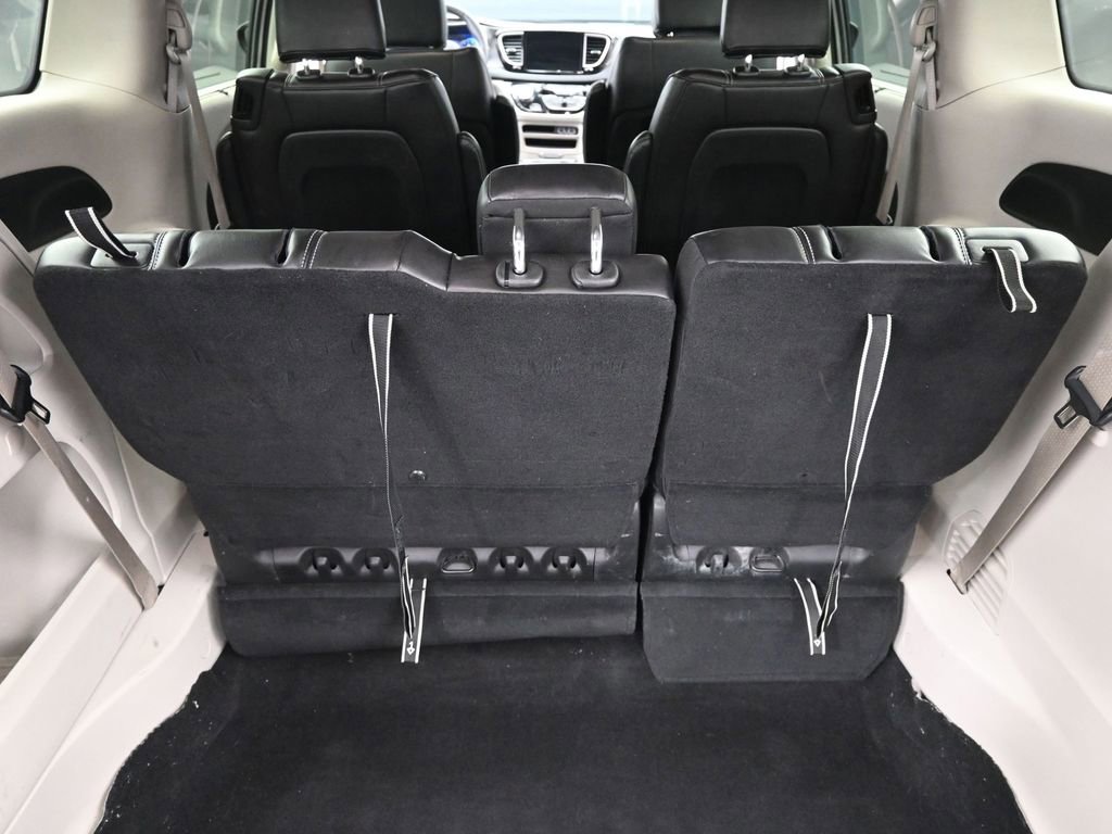 Used 2024 Chrysler Pacifica Touring-L image 8