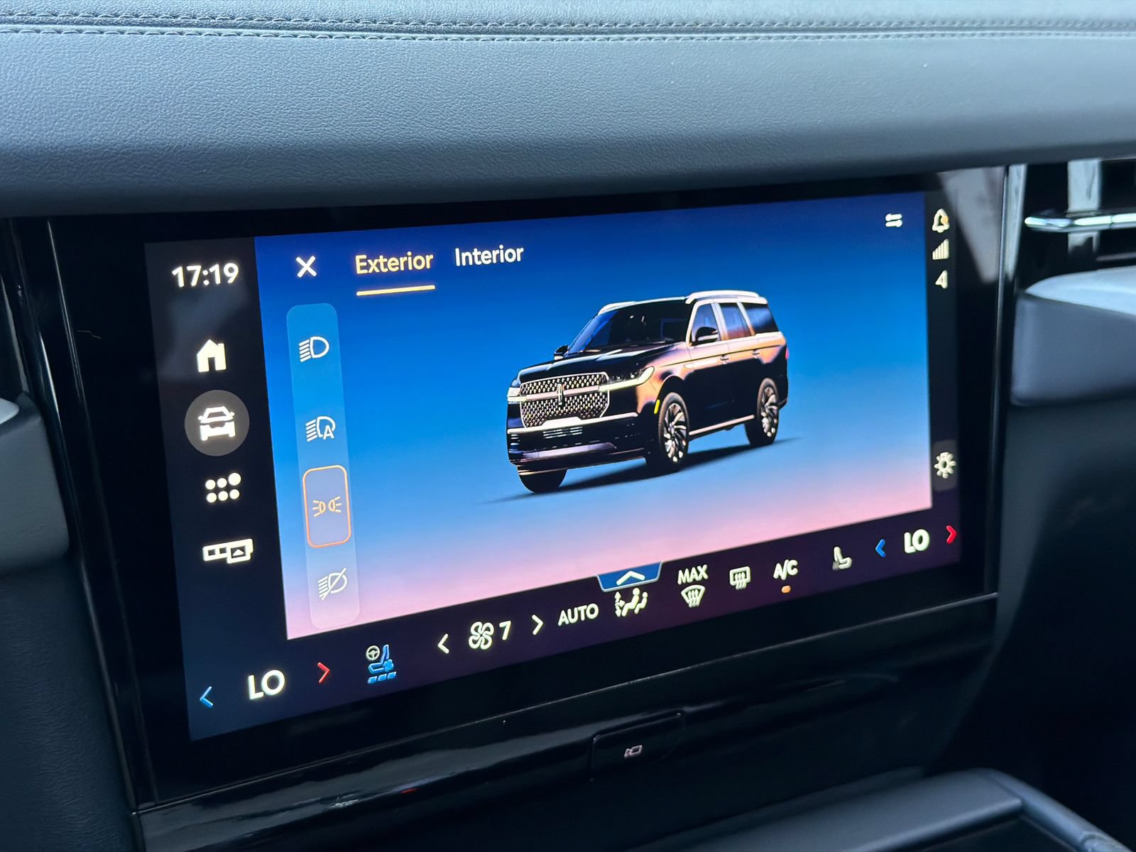 New 2026 Lincoln Navigator Reserve w/ Jet Appearance Package AWD/4WD image 29