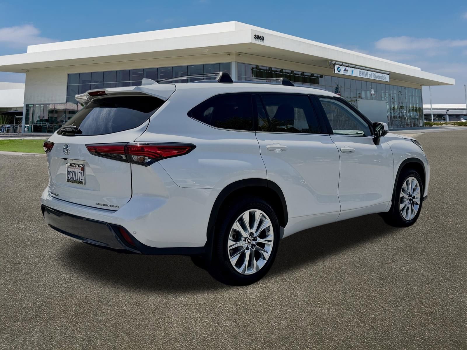 Used 2022 Toyota Highlander Limited AWD/4WD image 11