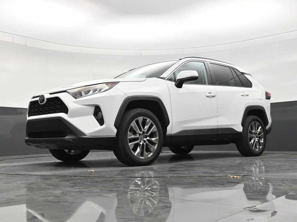 Used 2019 Toyota RAV4 XLE Premium FWD image 20