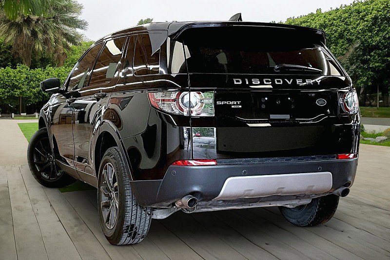 Used 2018 Land Rover Discovery Sport HSE image 12