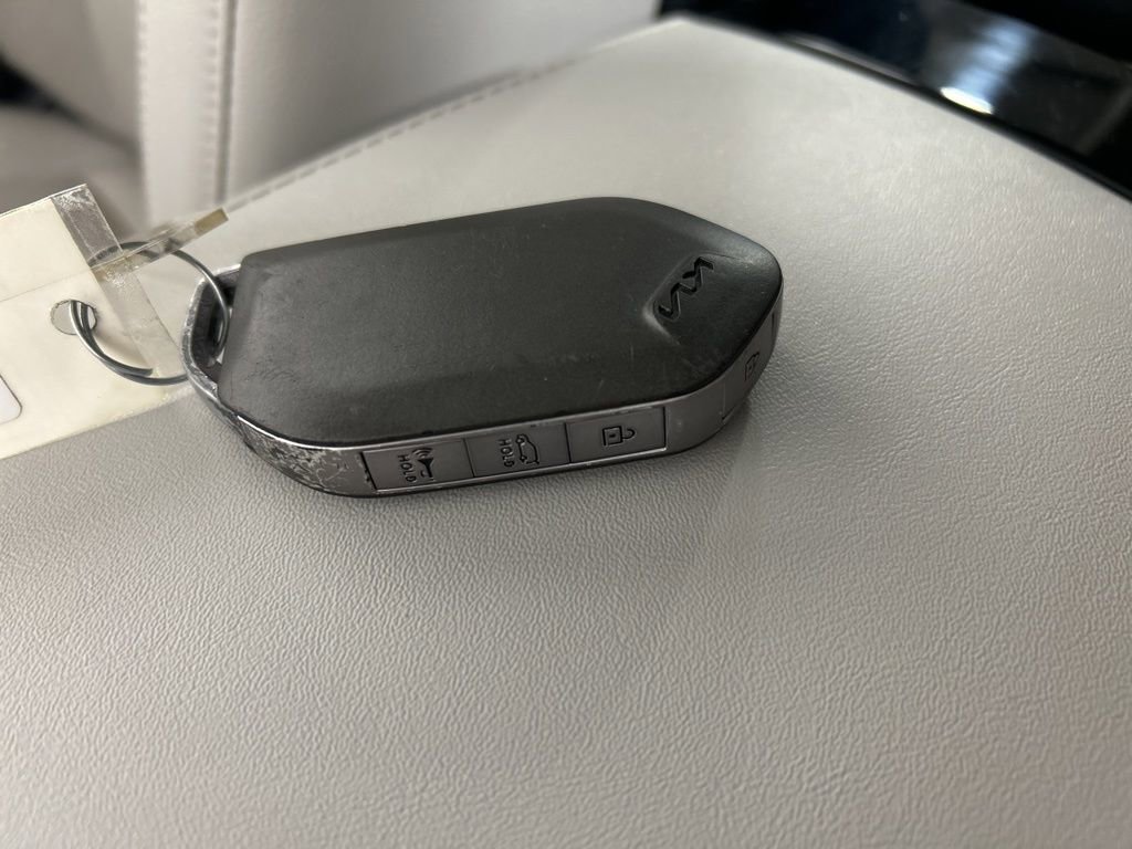 Used 2023 Kia Telluride EX w/ EX Captain's Chair Package image 31