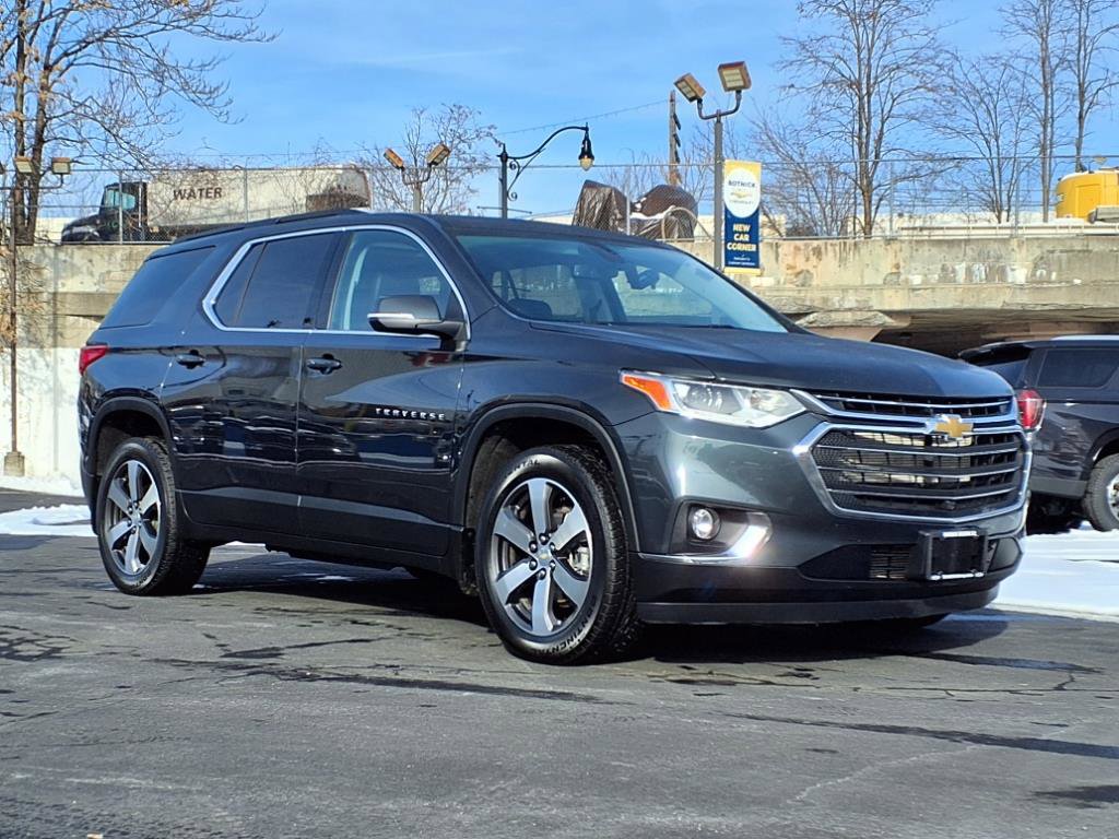 Used 2021 Chevrolet Traverse LT w/ LT Premium Package image 1