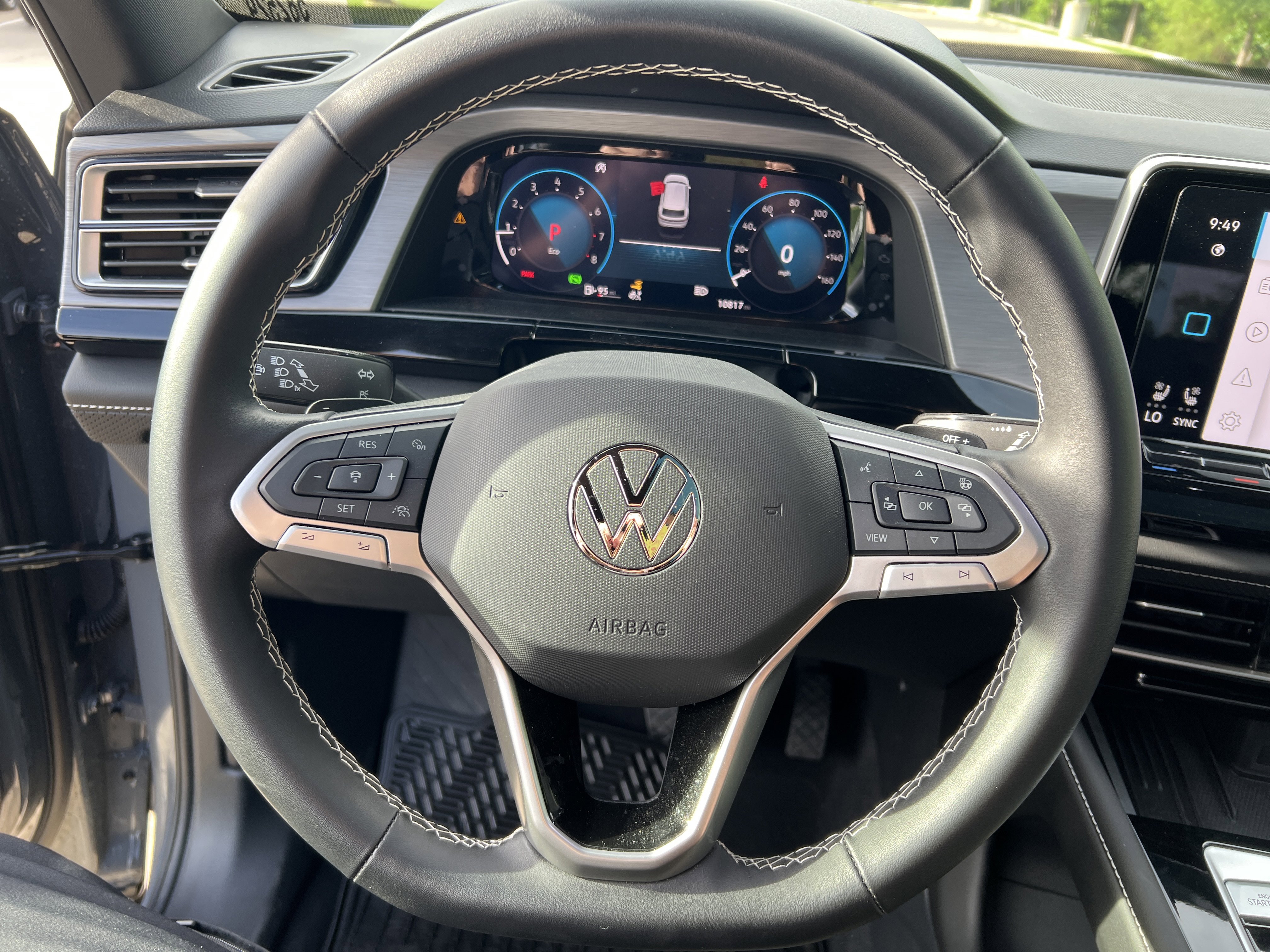 Certified 2025 Volkswagen Atlas Cross Sport SE w/ Panoramic Sunroof Package FWD image 17