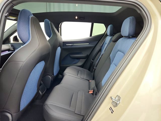 New 2026 Volvo EX30 Cross Country Ultra image 36