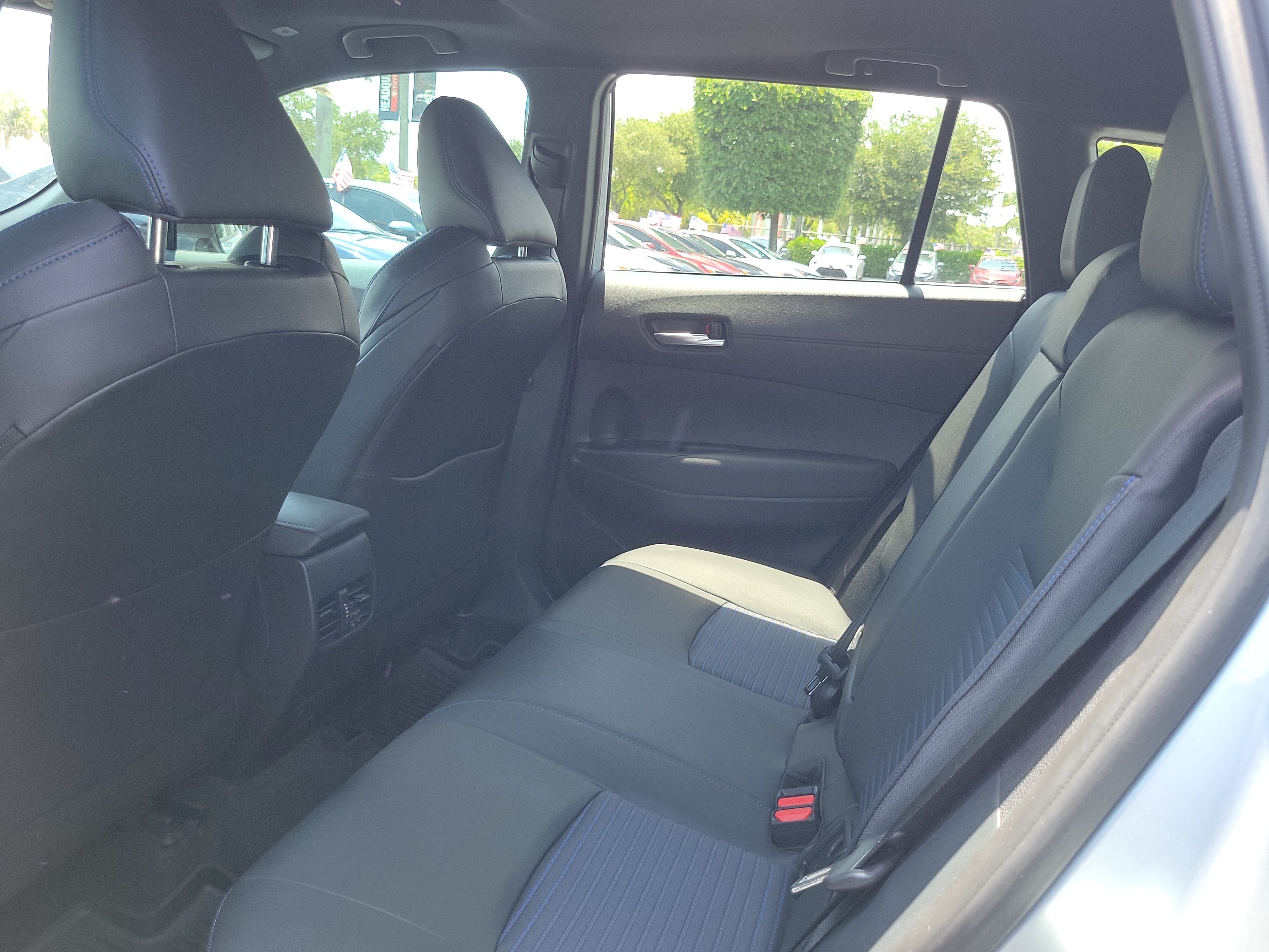 Used 2024 Toyota Corolla Cross AWD Hybrid w/ Convenience Package image 18