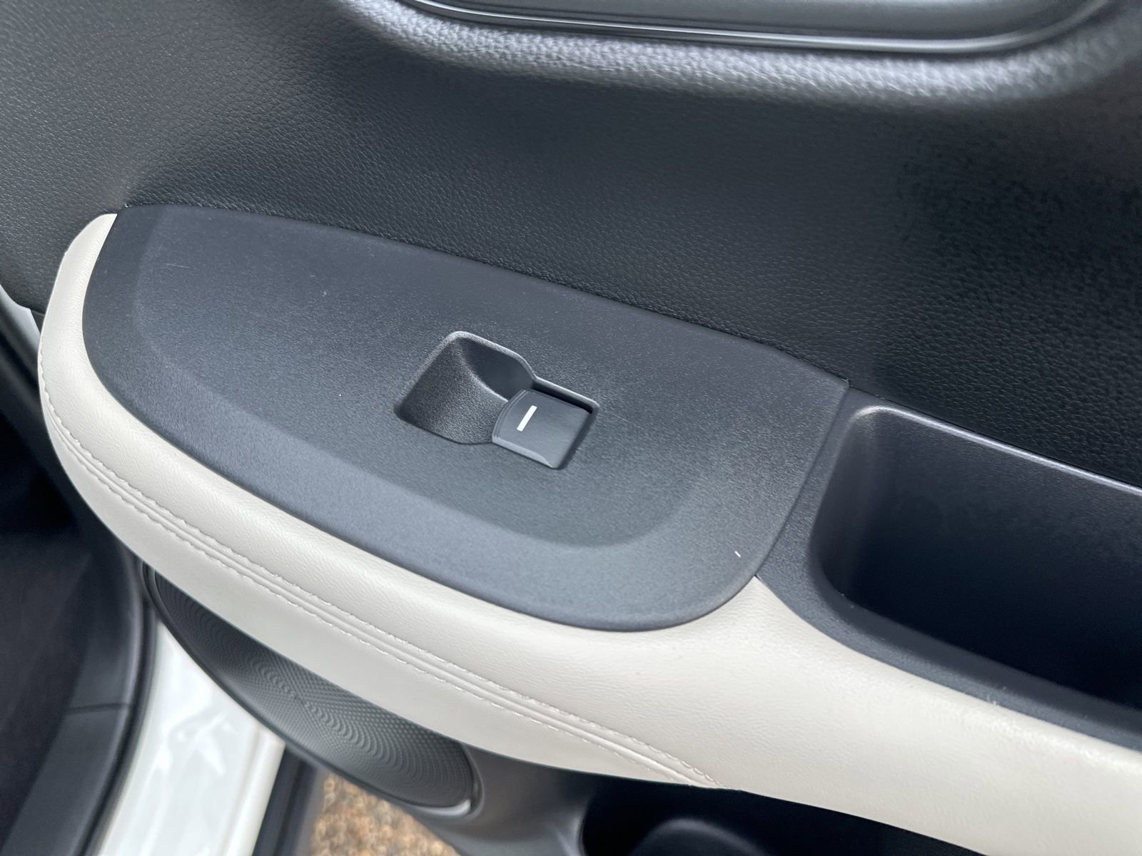 Used 2023 Honda HR-V LX image 27