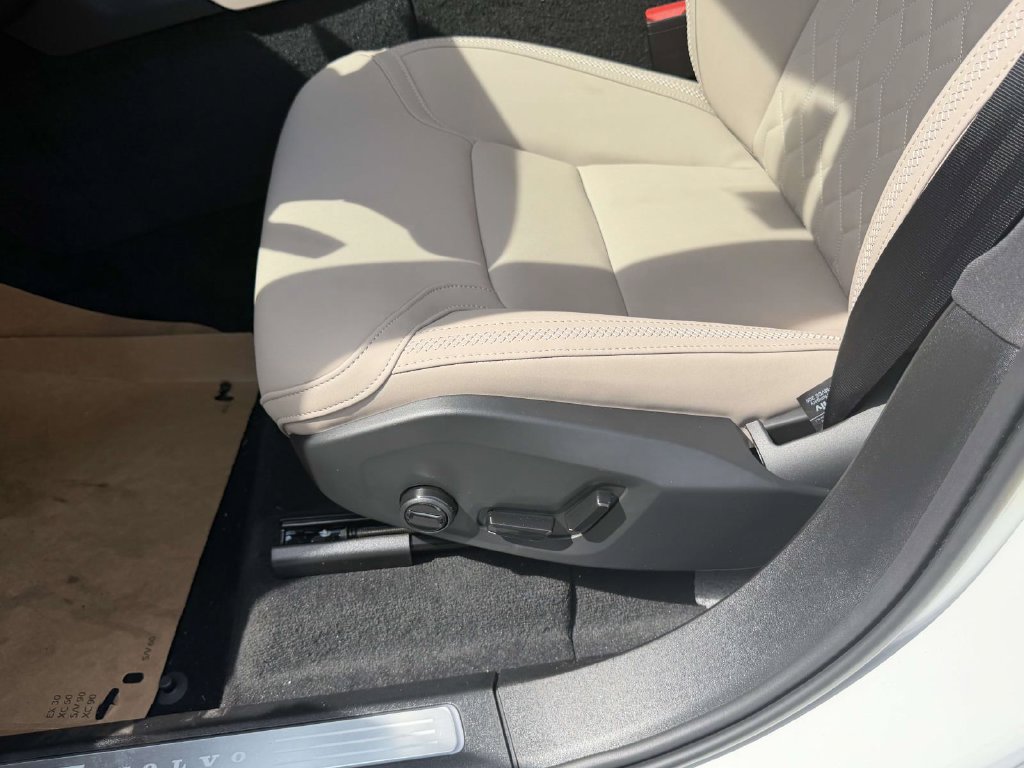 New 2026 Volvo XC90 B6 Plus AWD/4WD image 16