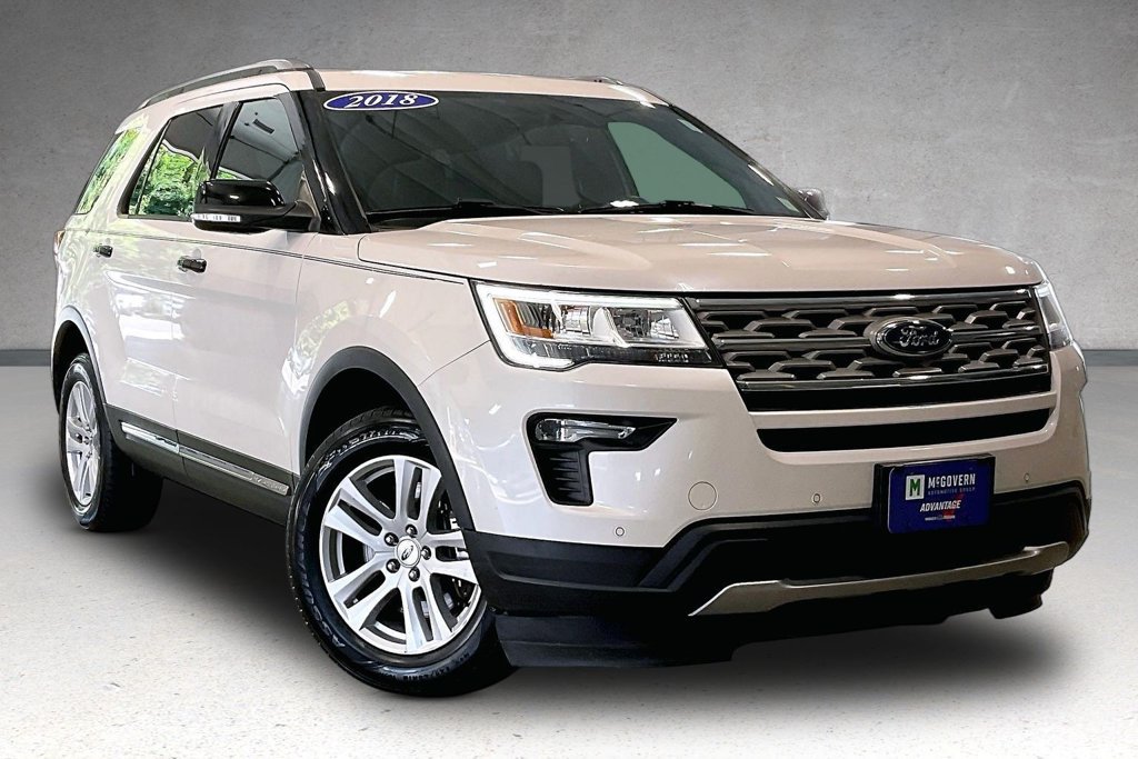 Used 2018 Ford Explorer XLT w/ Equipment Group 202A AWD/4WD image 3