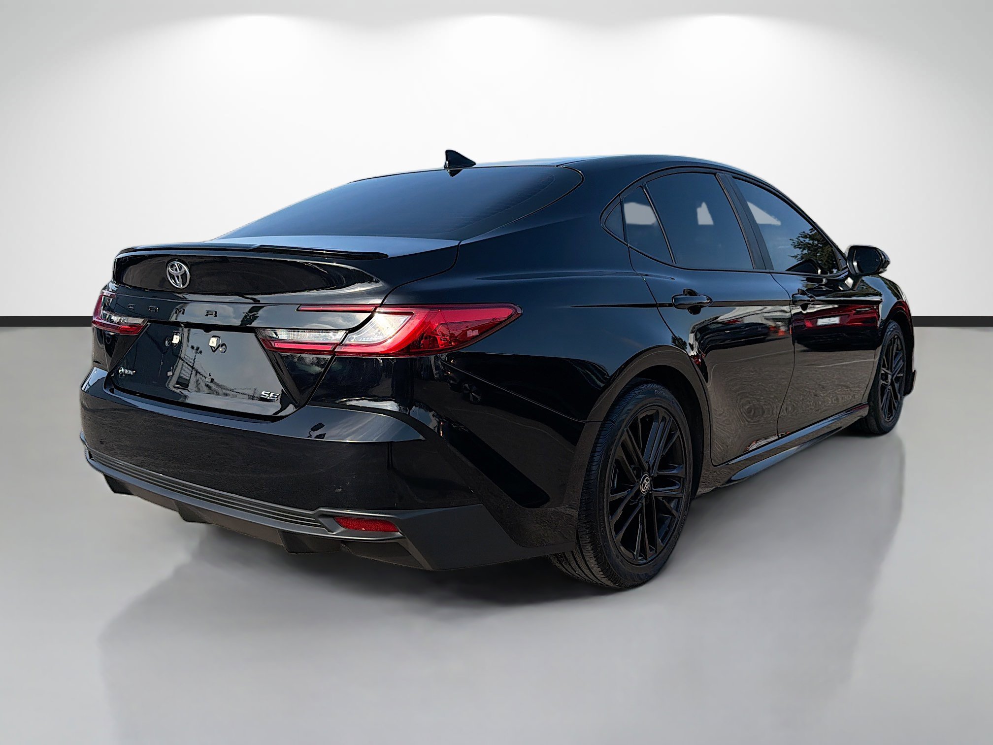 Used 2025 Toyota Camry SE w/ Multimedia Upgrade Package image 3