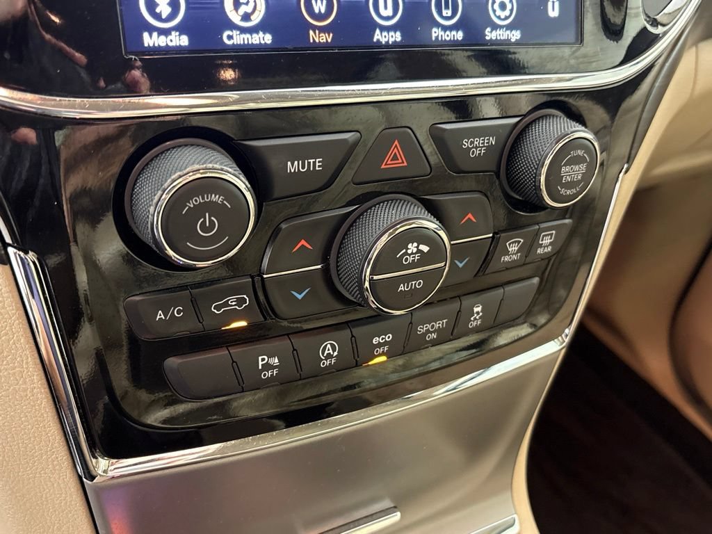 Used 2022 Jeep Grand Cherokee Laredo E RWD image 36