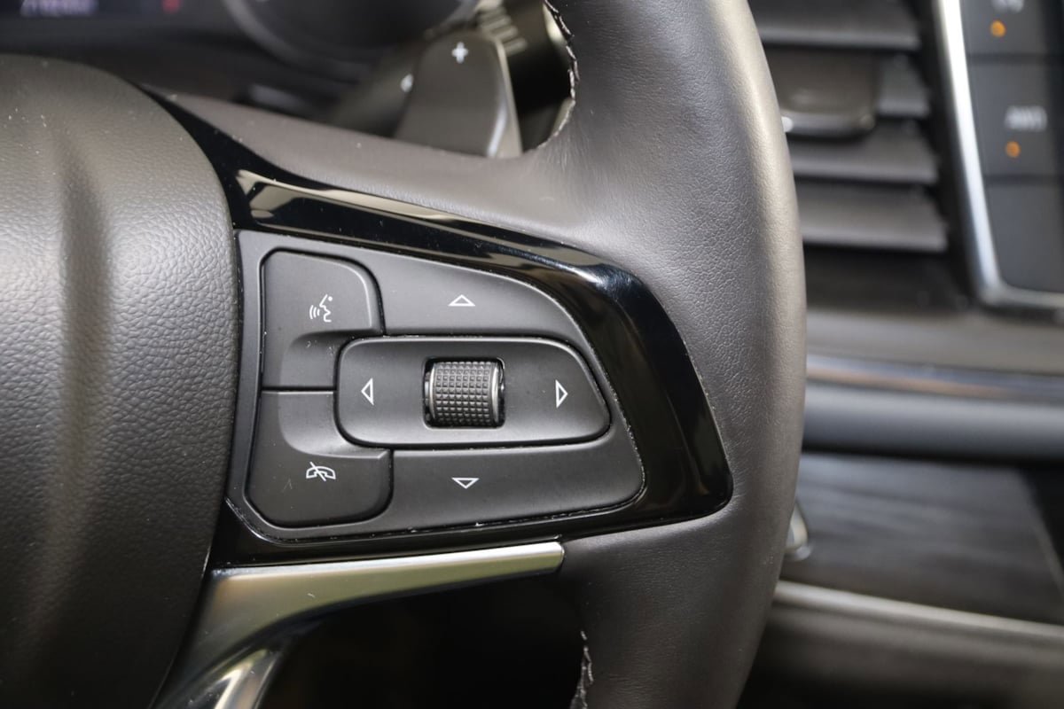 Used 2023 Buick Enclave Essence AWD/4WD image 34