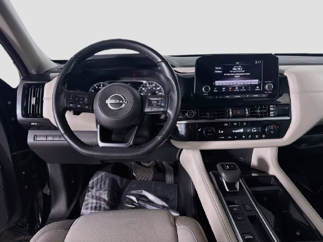 Used 2024 Nissan Pathfinder SV FWD image 16