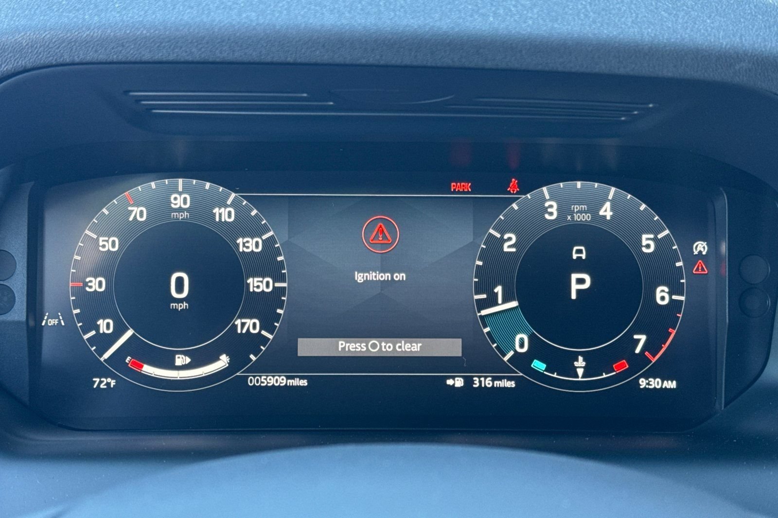 Certified 2025 Land Rover Discovery Sport Dynamic SE AWD/4WD image 30