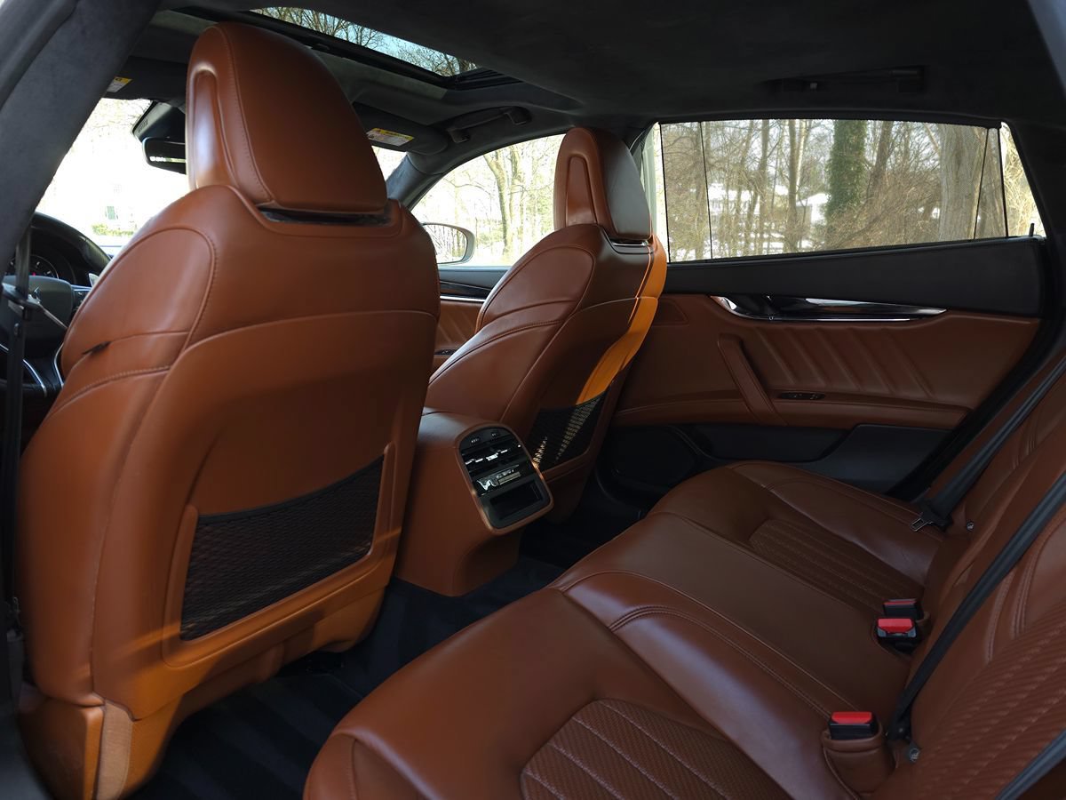 Used 2022 Maserati Quattroporte Modena RWD image 12