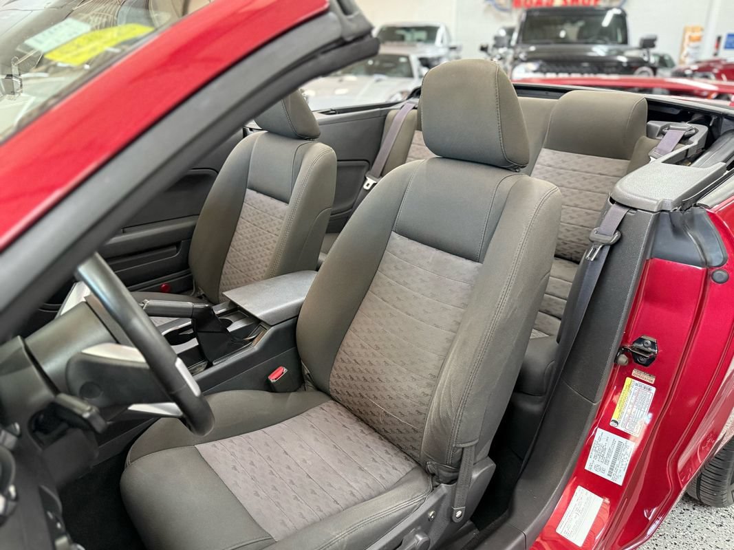 Used 2005 Ford Mustang GT RWD image 17