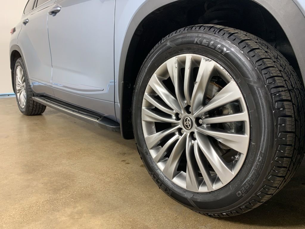 Used 2023 Toyota Highlander Platinum image 6