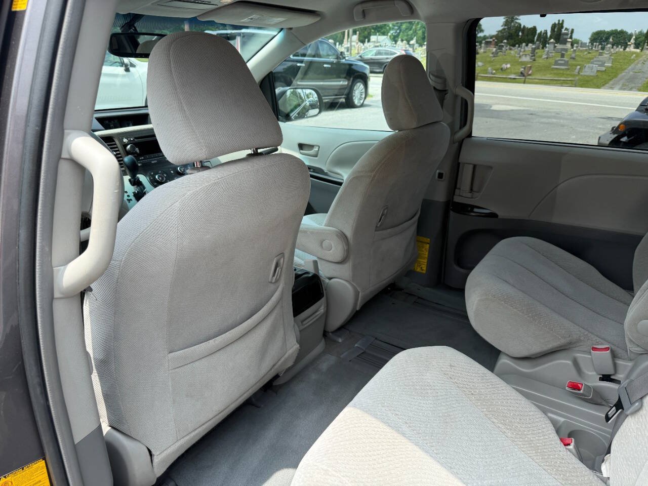 Used 2011 Toyota Sienna LE FWD image 22