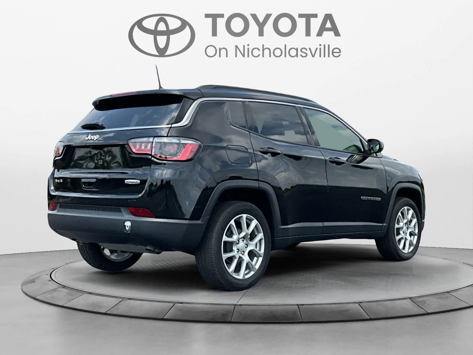 Used 2024 Jeep Compass Latitude AWD/4WD image 5