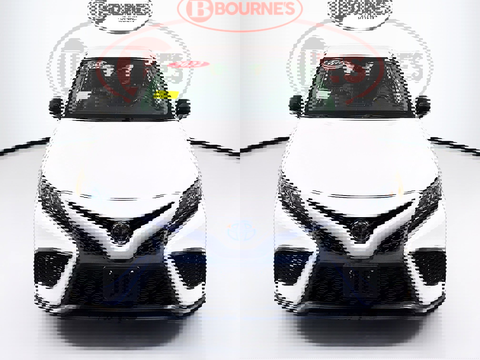 Used 2022 Toyota Camry SE image 3