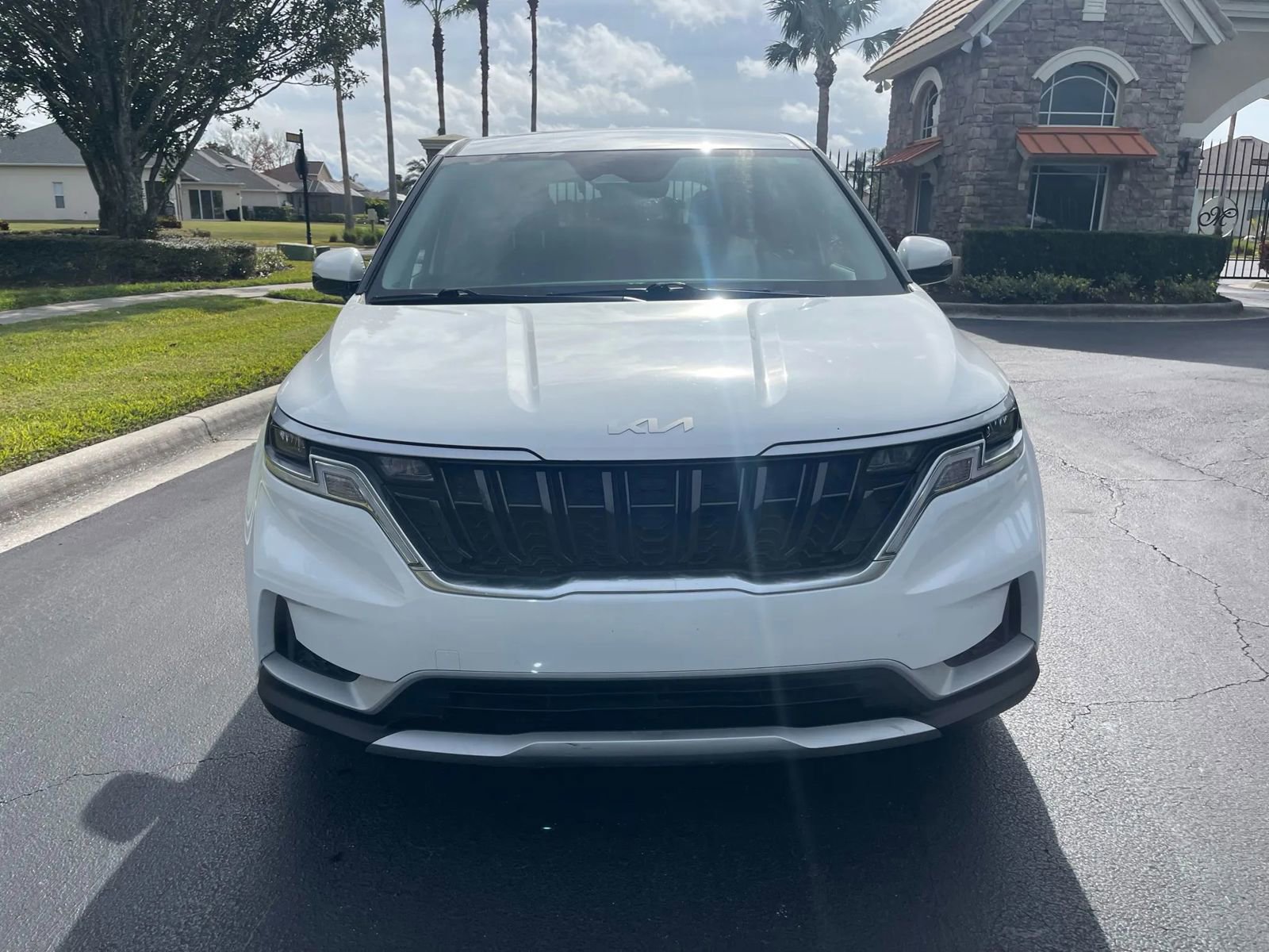 Used 2022 Kia Carnival LX image 2