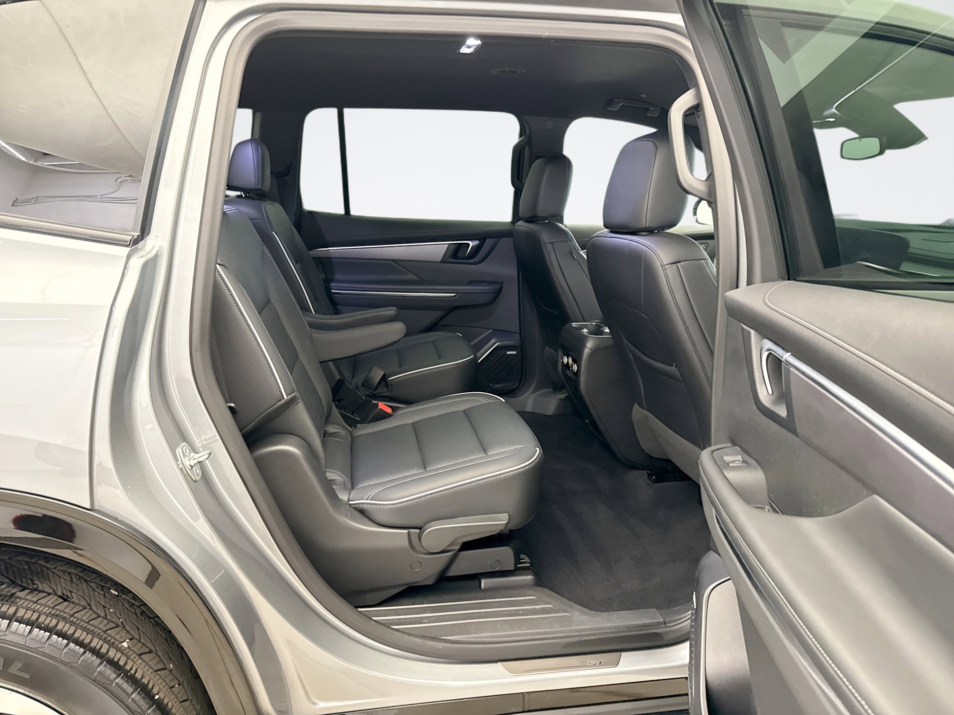 Used 2025 Buick Enclave Sport Touring AWD/4WD image 17
