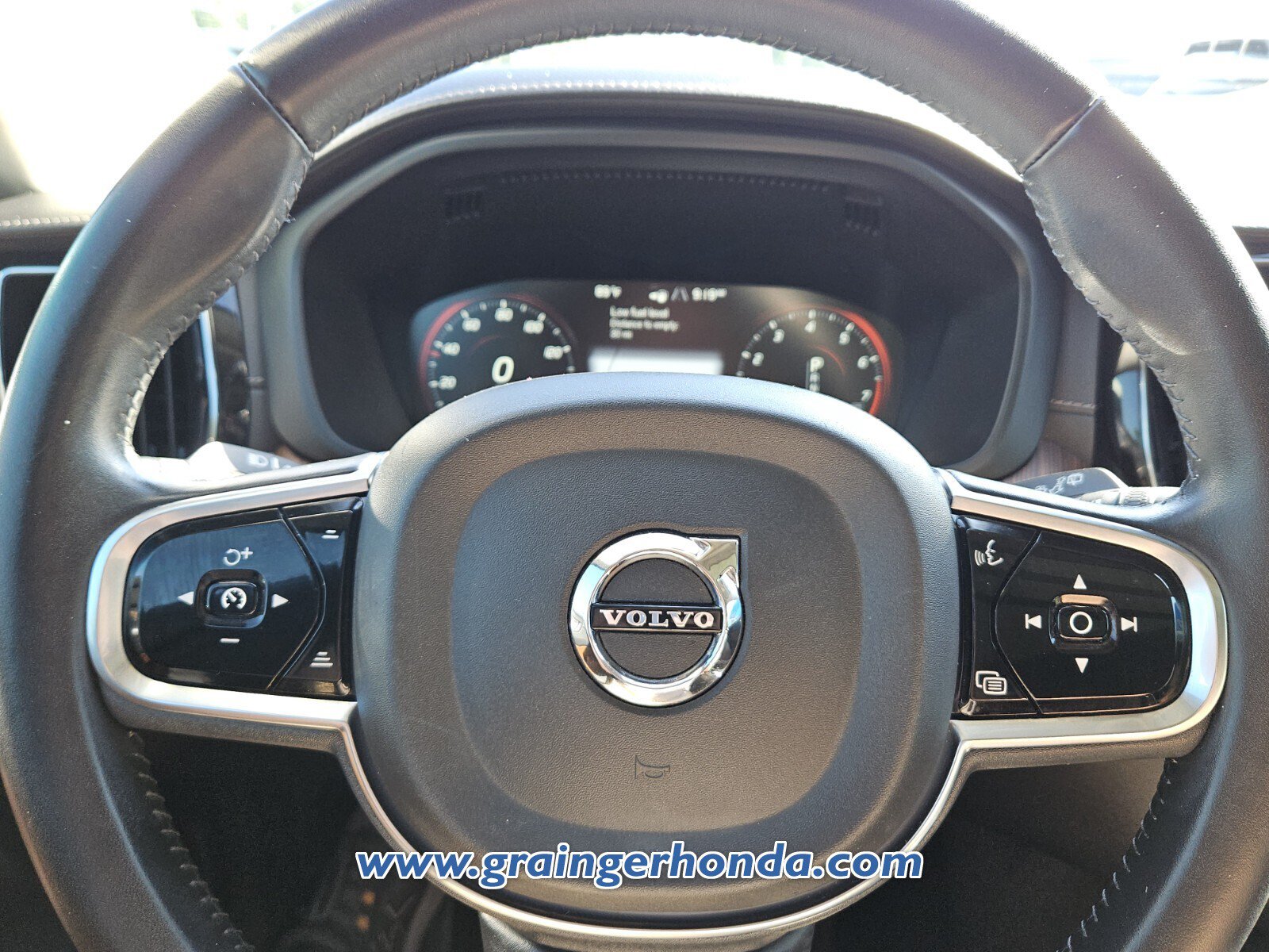 Used 2019 Volvo XC60 T6 Inscription w/ Protection Package Premier AWD/4WD image 18