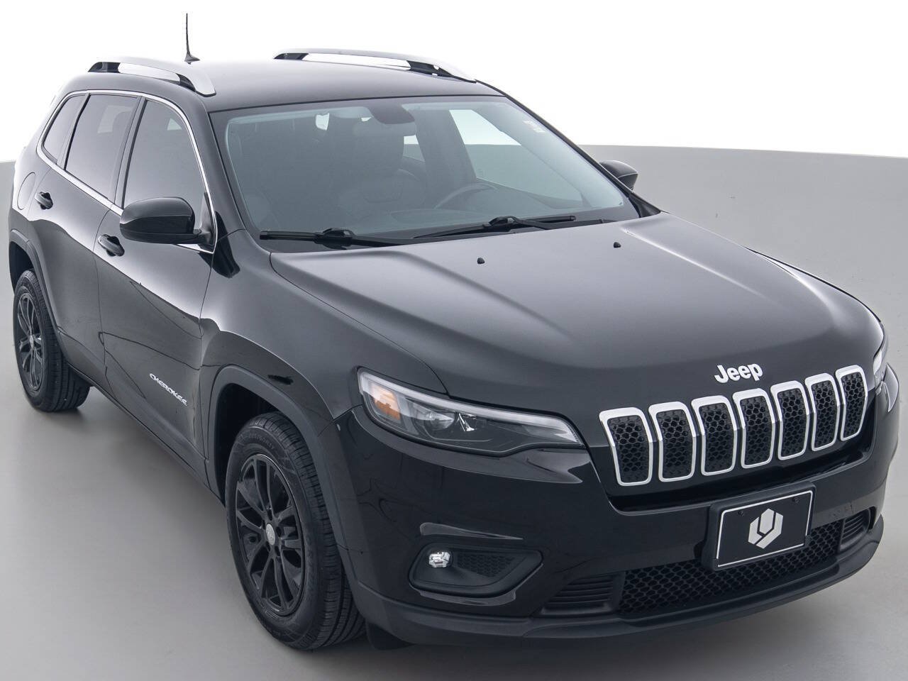 Used 2019 Jeep Cherokee Latitude Plus w/ Cold Weather Group FWD image 1