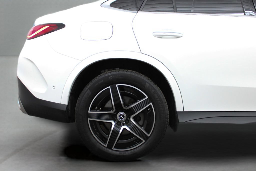 Used 2025 Mercedes-Benz GLC 300 4MATIC image 12