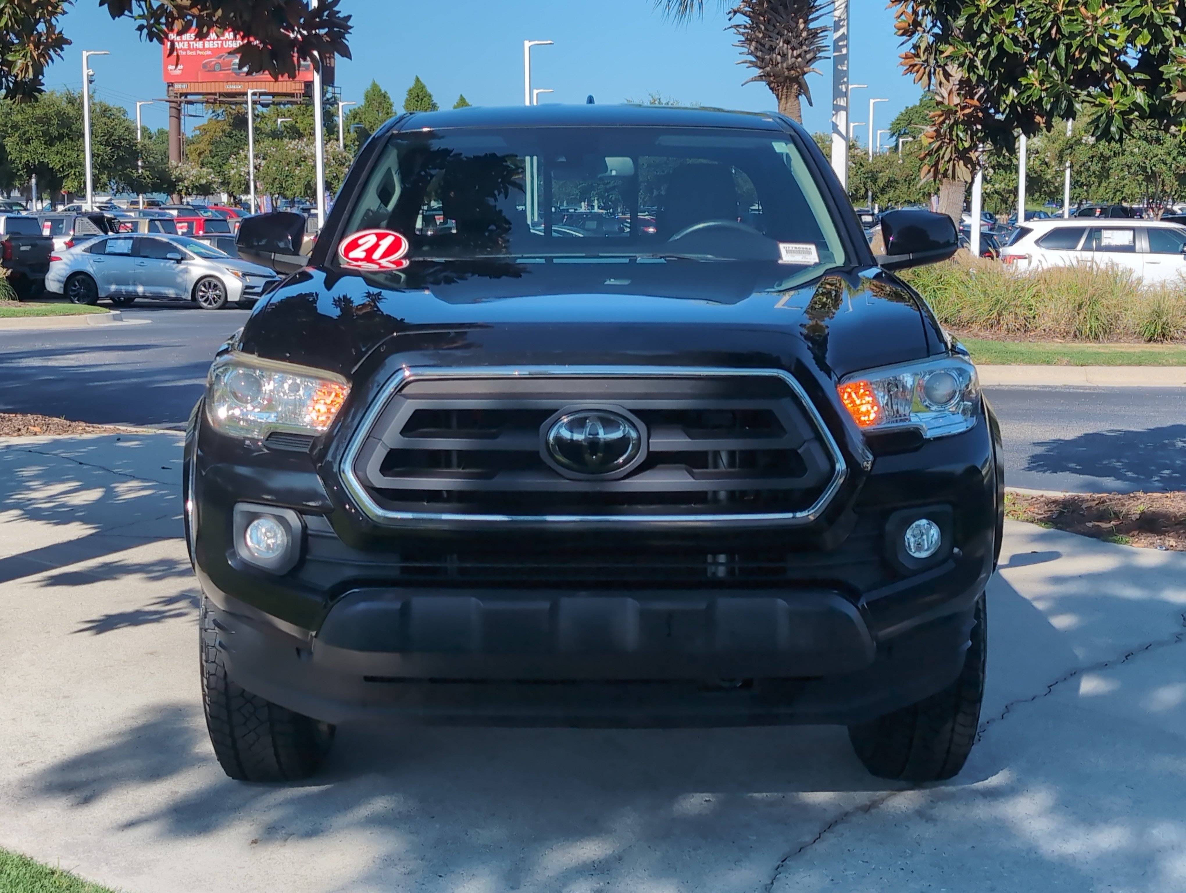 Certified 2021 Toyota Tacoma SR5 AWD/4WD image 3