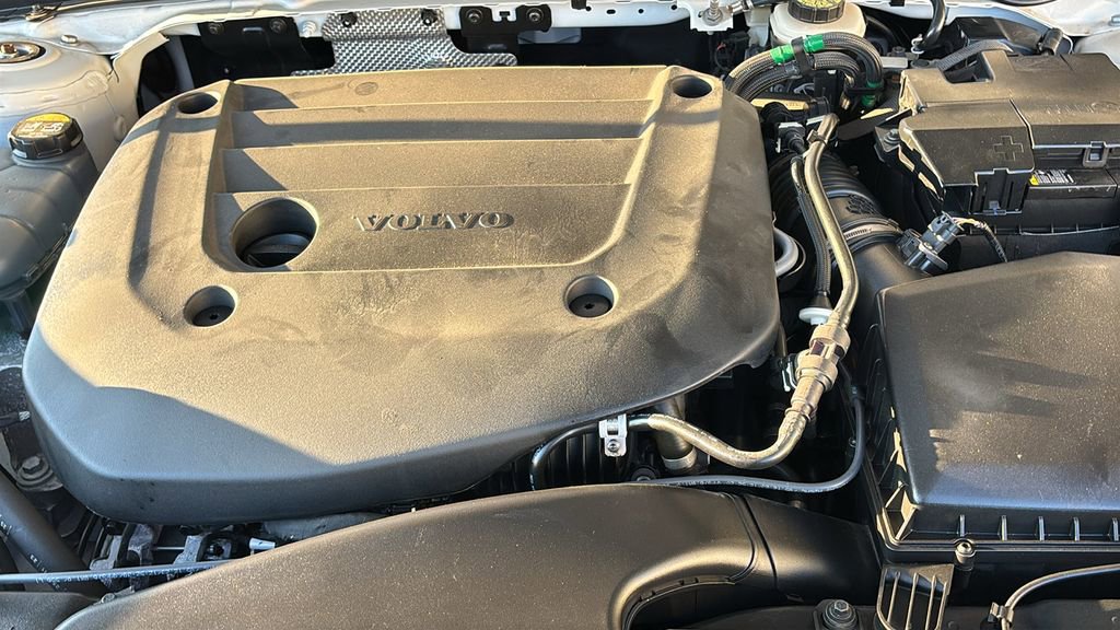 Certified 2024 Volvo XC40 B5 Ultimate w/ Climate Package image 32